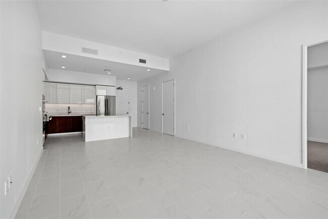 Building Photo - 400 Central Ave