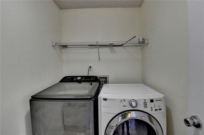 Building Photo - 435 Leasingham Way