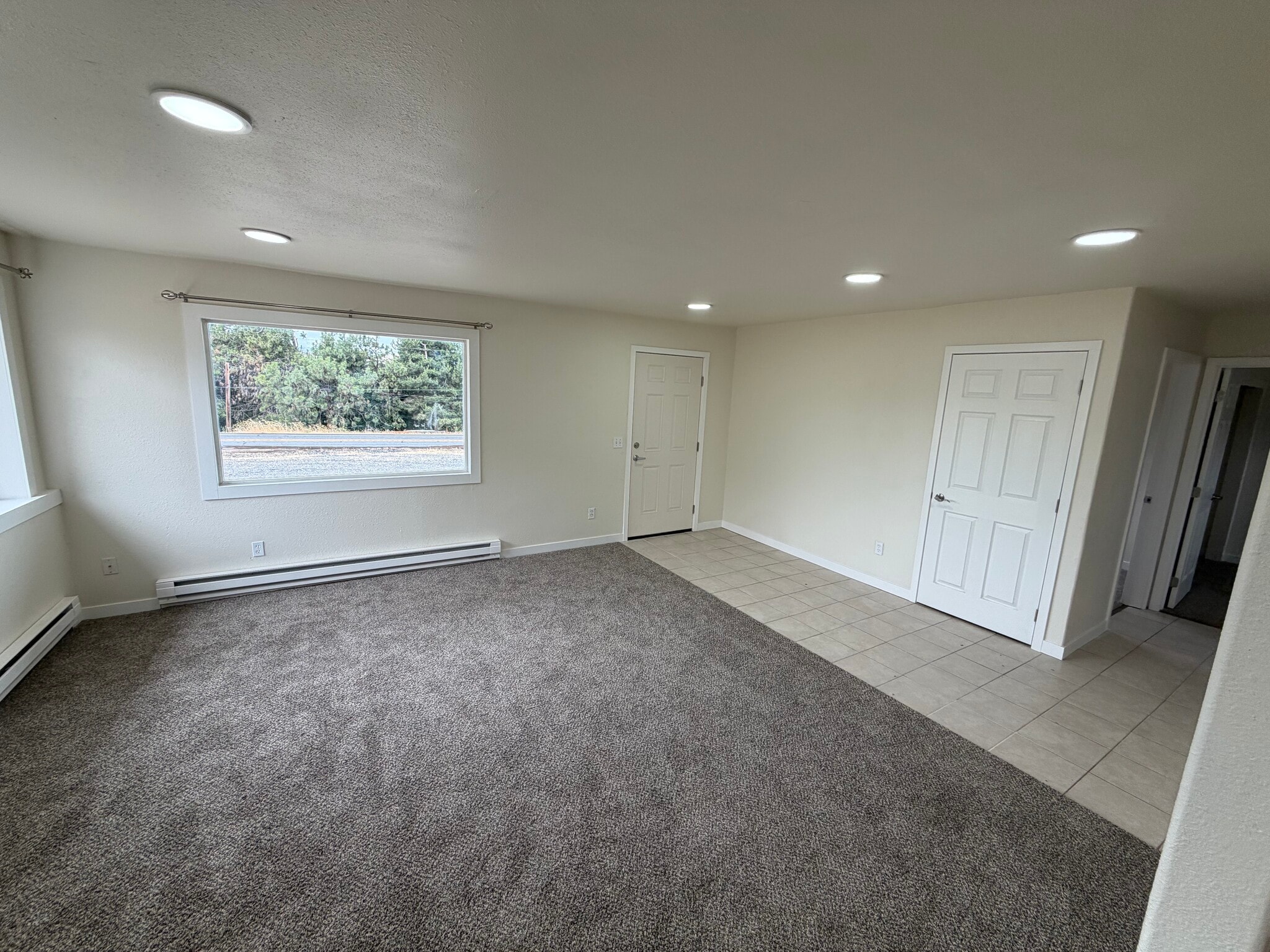 living room - 404 West Klickitat ave