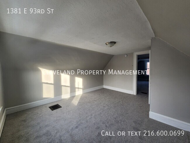 Building Photo - 1381 E 93rd St