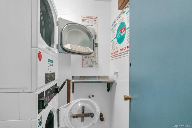 Building Photo - 10 Lake St