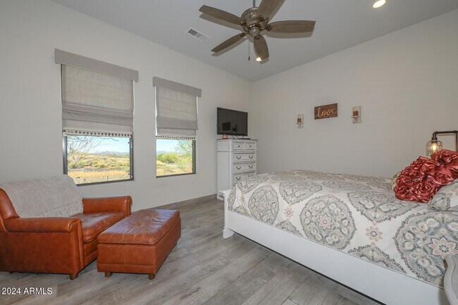 Building Photo - 5861 E Cloud Rd