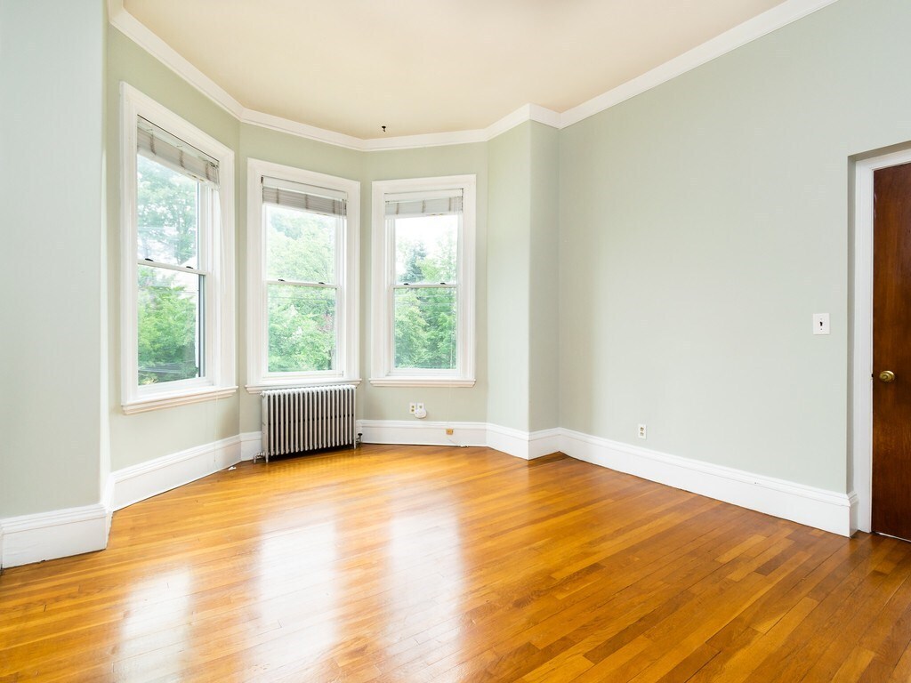 Building Photo - 836 Belmont St