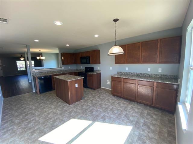 Building Photo - 2501 Saddlehorn Dr