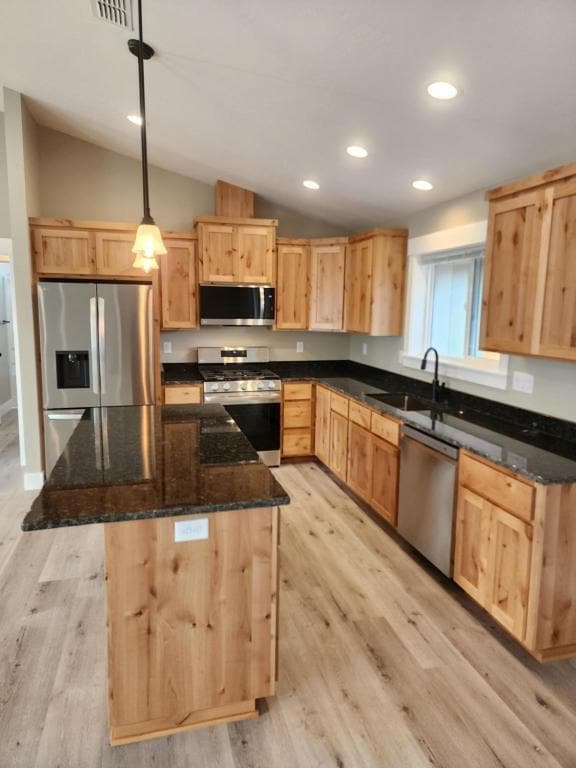 Building Photo - 171 SW Jefferson Rd