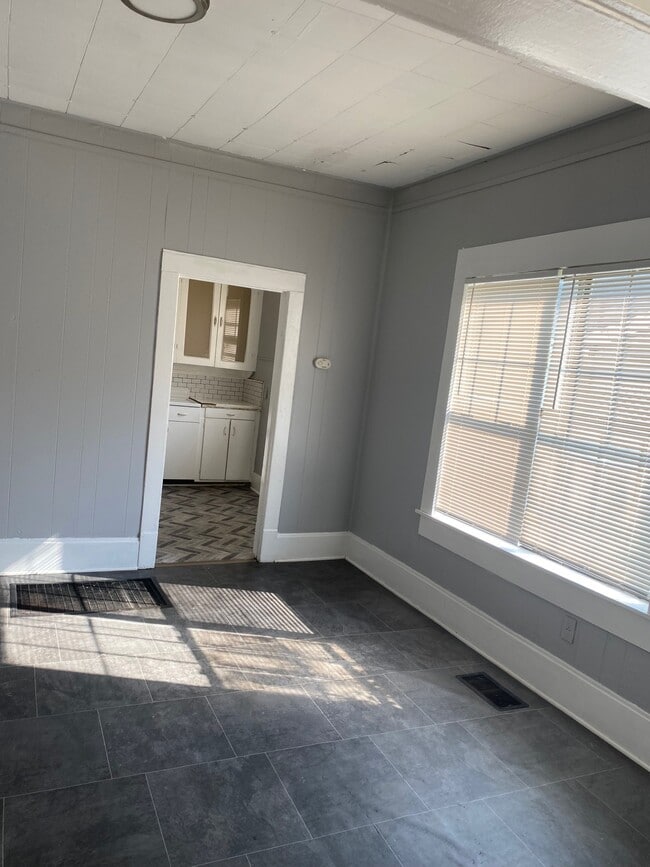 Building Photo - 634 Champagnolle Rd