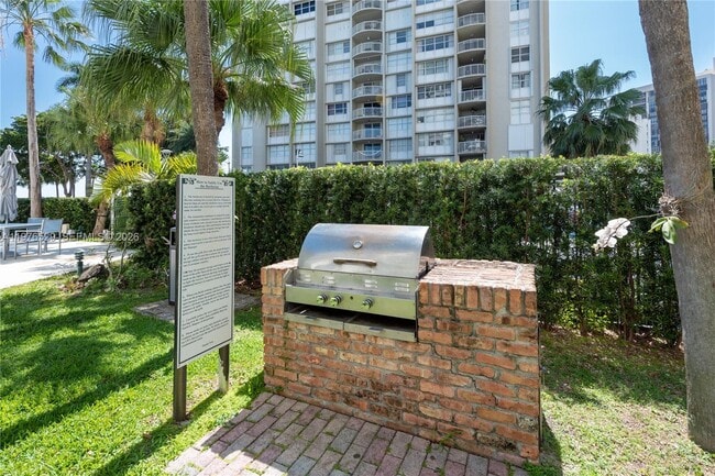 Building Photo - 1408 Brickell Bay Dr