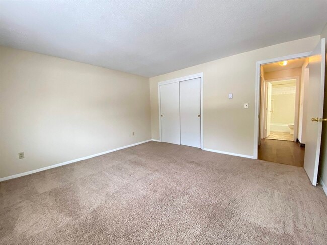 Building Photo - 99 Powers St