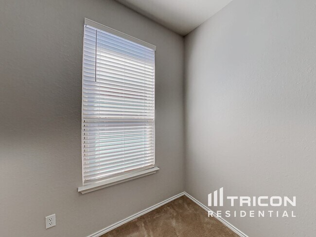 Building Photo - 1708 Cliffbrake Wy