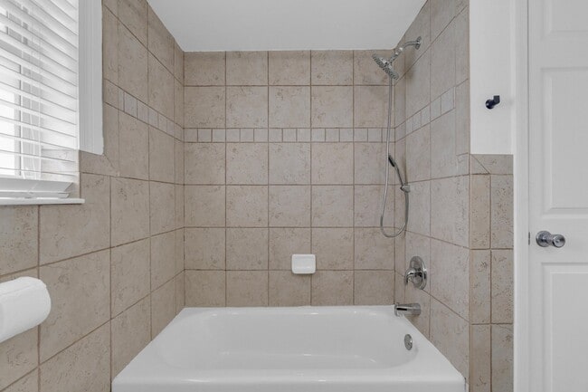 Building Photo - 1180 SW 17th St