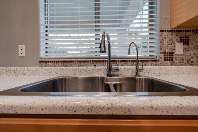 Building Photo - $3,500 For Lease Starting June 1, 2026 4 beds-2.5 Baths 2,421 Sq. Ft.  Amazing Gilbert 85298 Home...