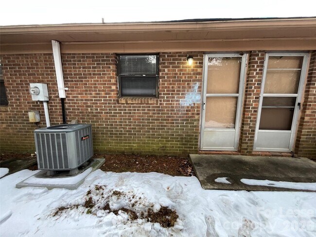 Building Photo - 201 Arthur Dr