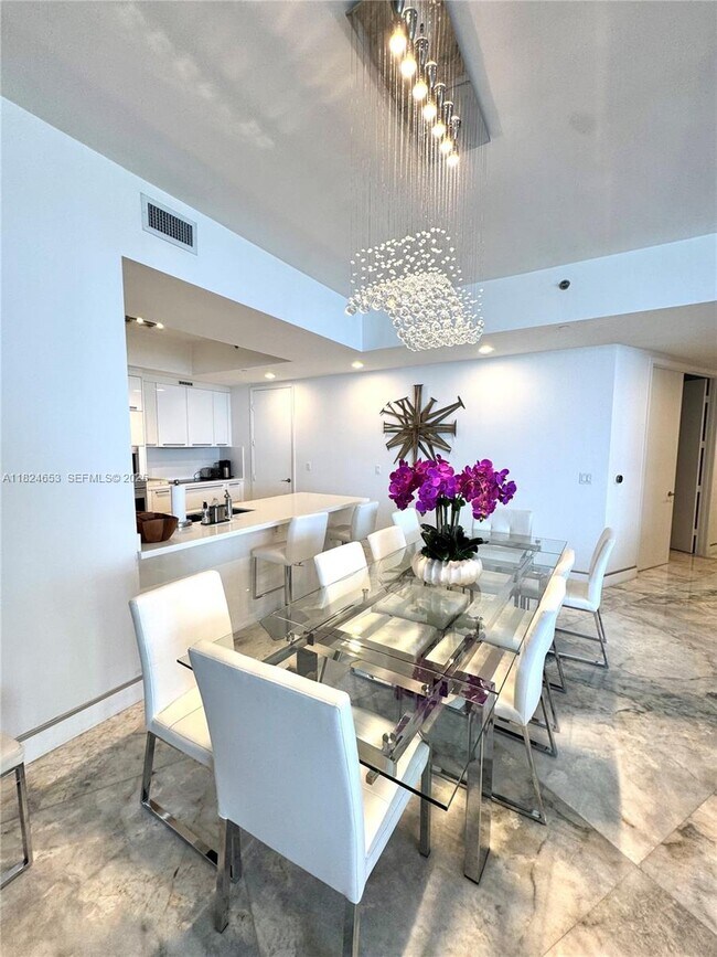 Building Photo - 16001 Collins Ave