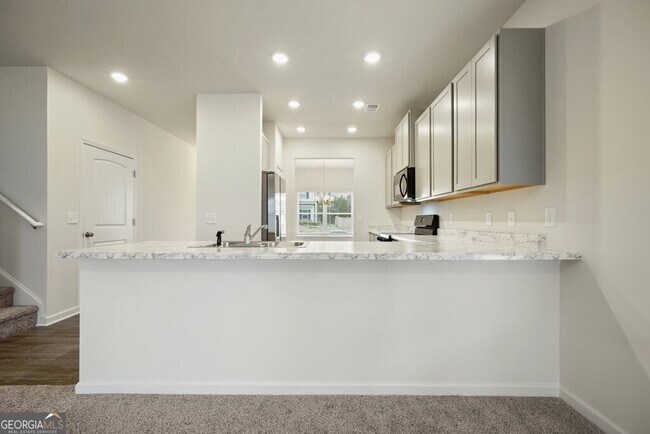 Building Photo - 529 Summerfield Ln NW