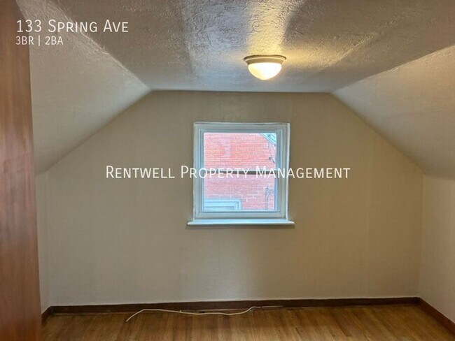 Building Photo - 133 Spring Ave