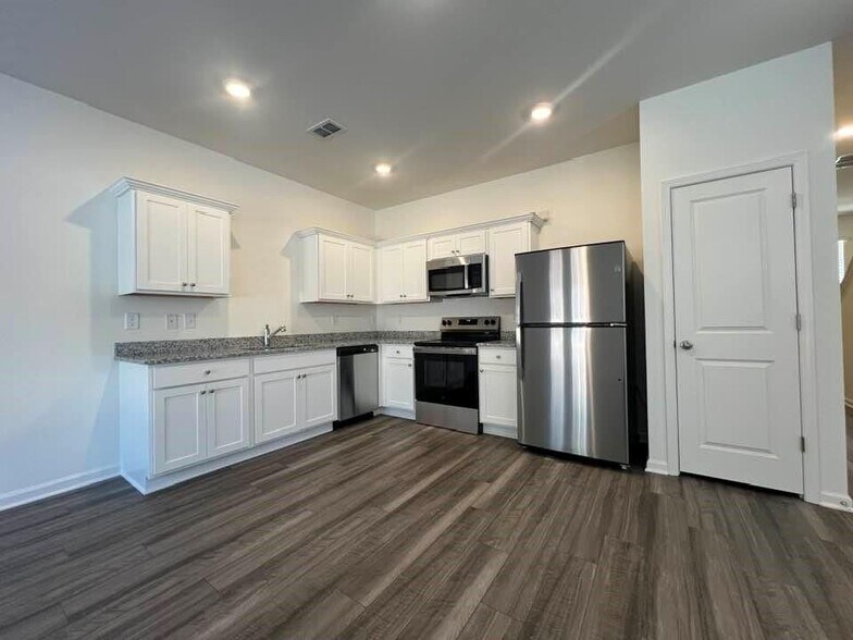 Building Photo - 111 Rivington Dr