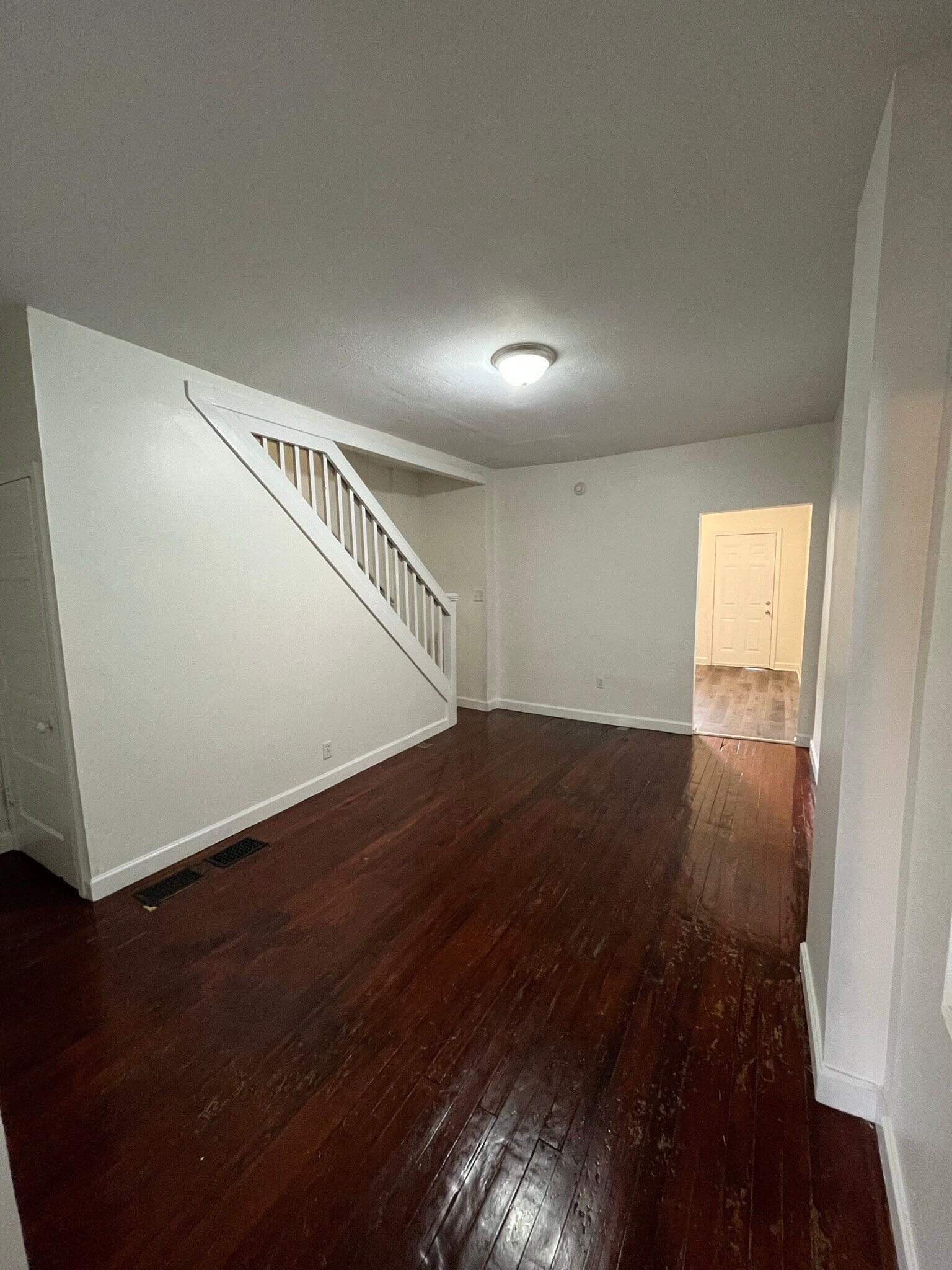 Building Photo - 565 E Deshler Ave