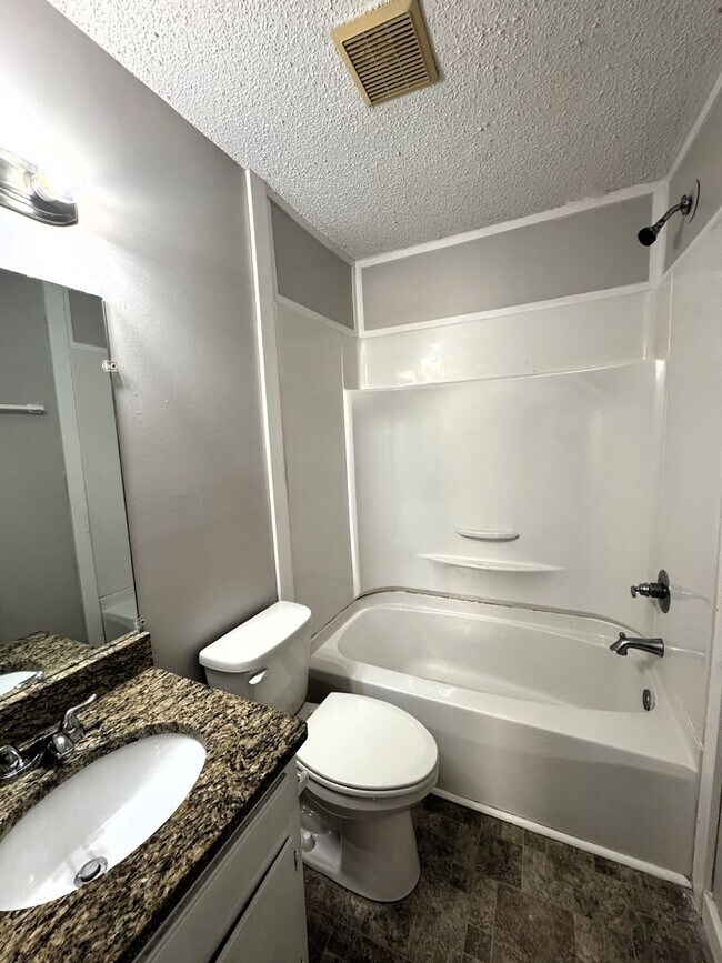 Building Photo - Move-In Special!! 1/2 Off First Month's Re...