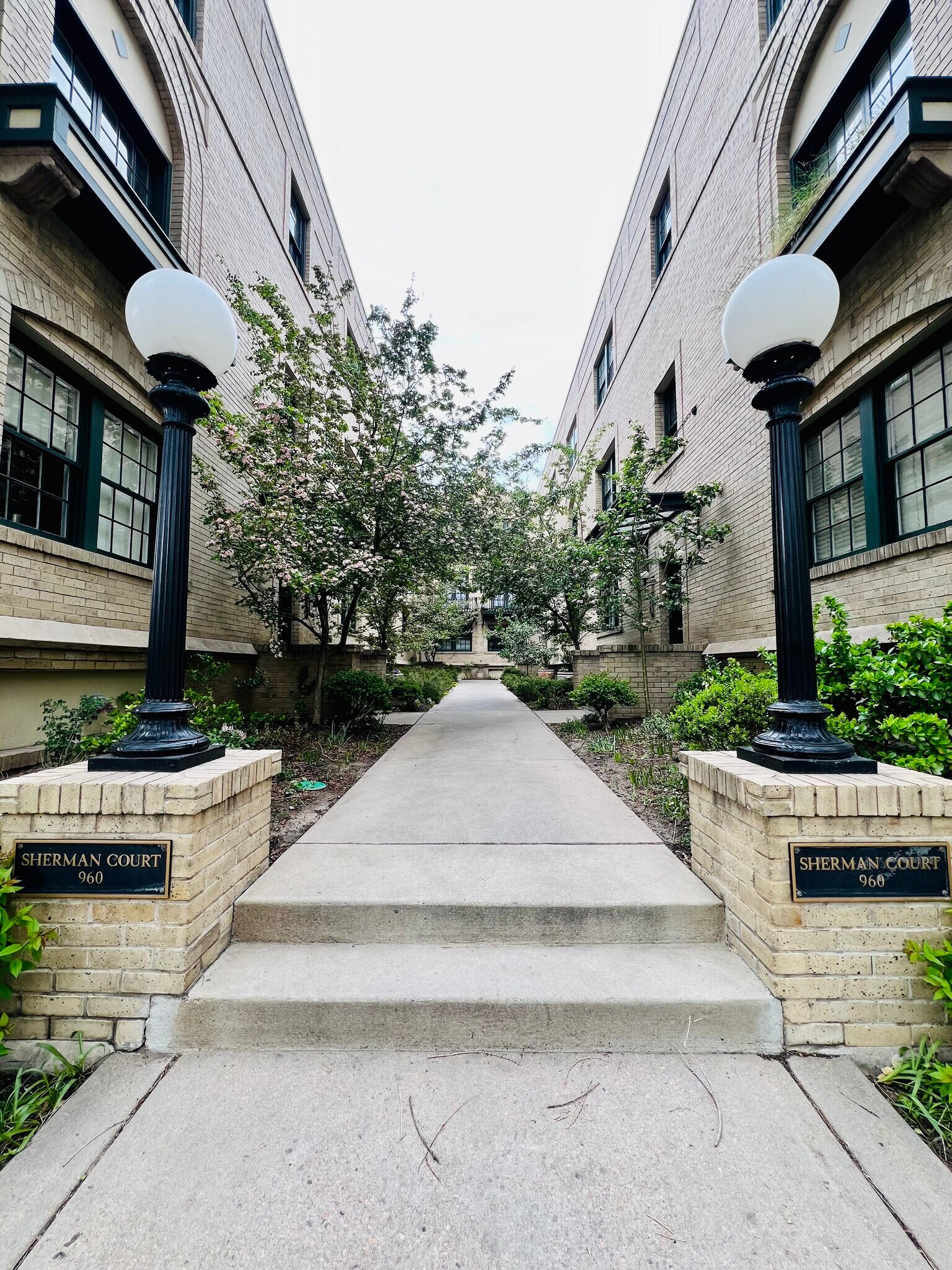 Building Photo - 960 N Sherman St