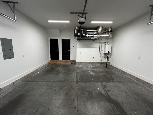 Building Photo - 711 26th Ave N