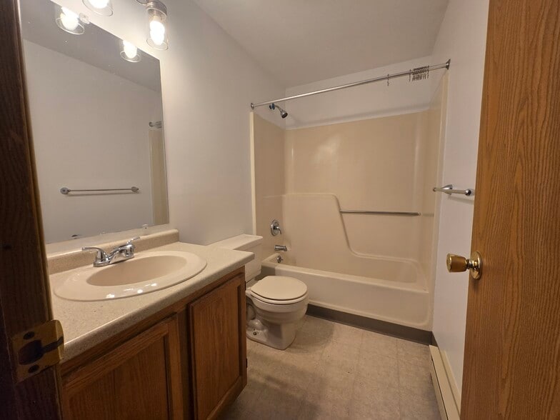 Building Photo - 33 4th Ave