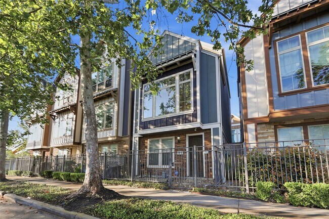 Building Photo - 1816 Dennis St