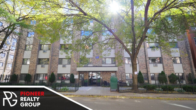 Building Photo - 625 W Wrightwood Ave