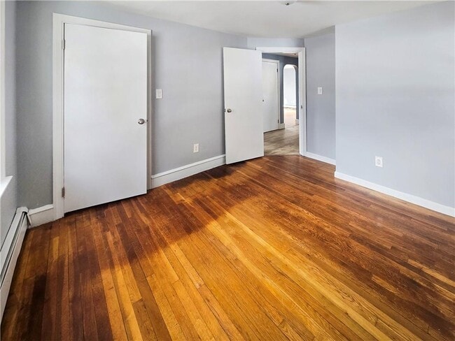 Building Photo - 930 Elm St