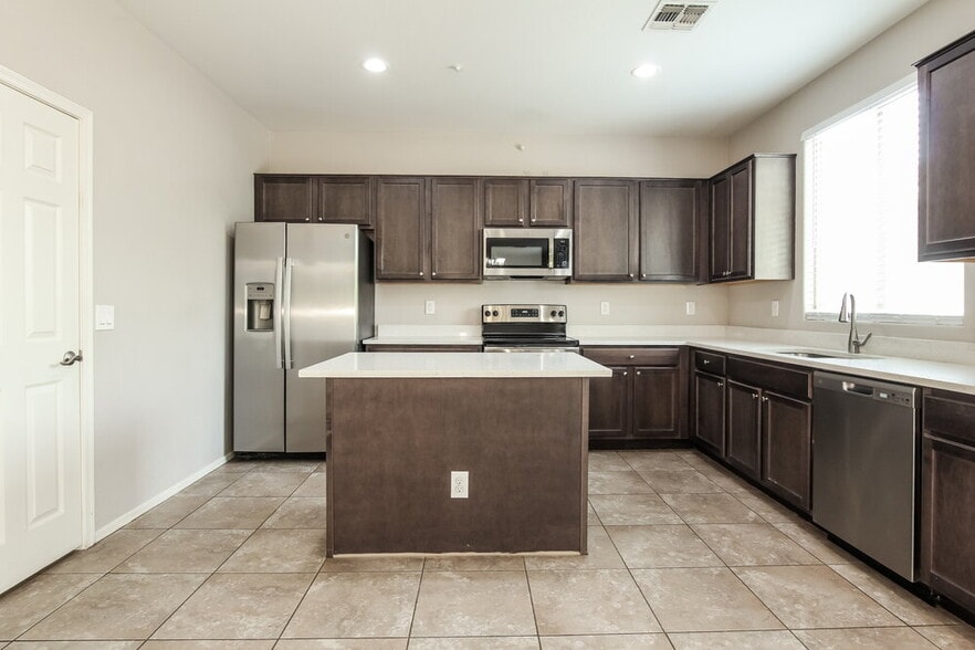 Building Photo - 8889 W Cameron Dr