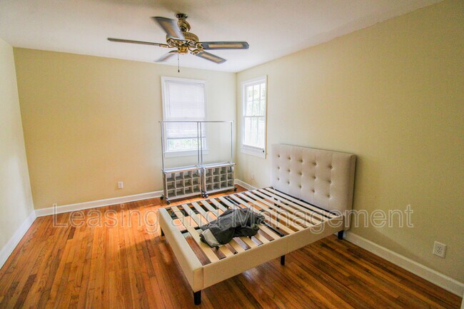 Building Photo - 1709 Mulmar St