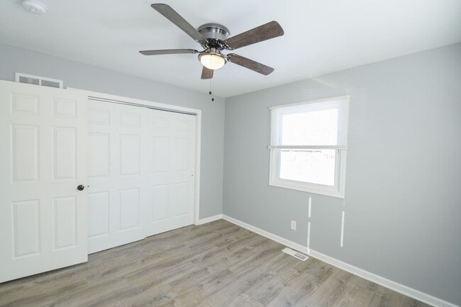 Building Photo - 5266-68 Plaza Ave