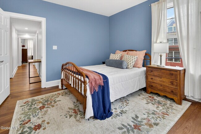 Building Photo - 194 Grand Ave