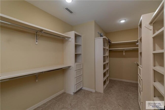 Building Photo - 2014 Thacker Ln