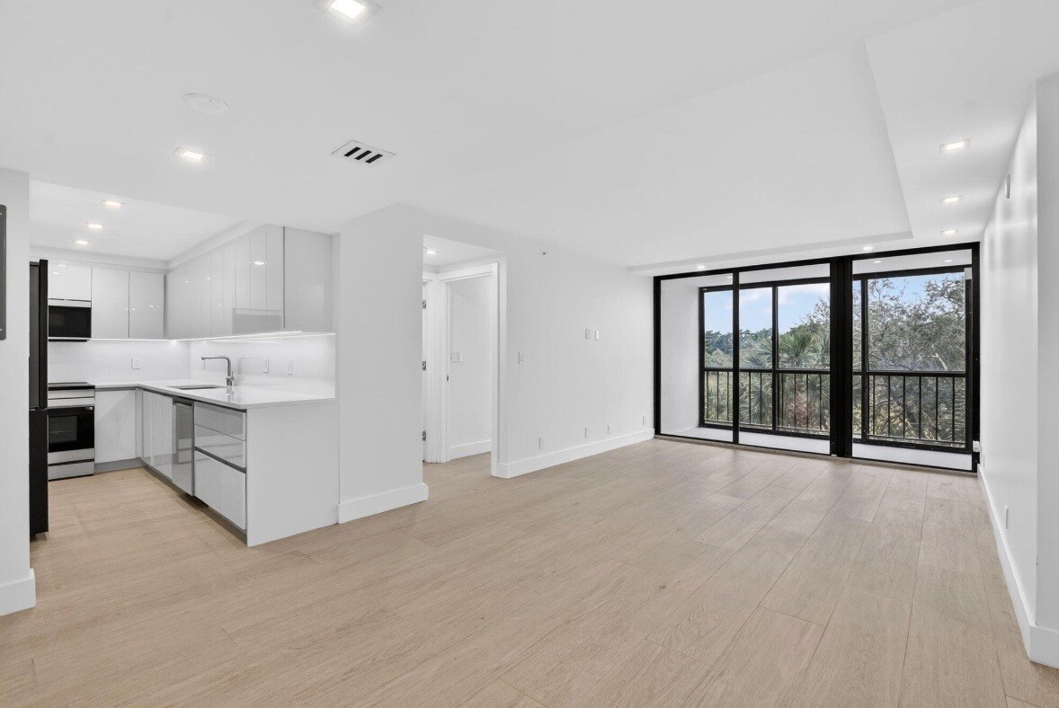 Building Photo - 7835 Lakeside Blvd