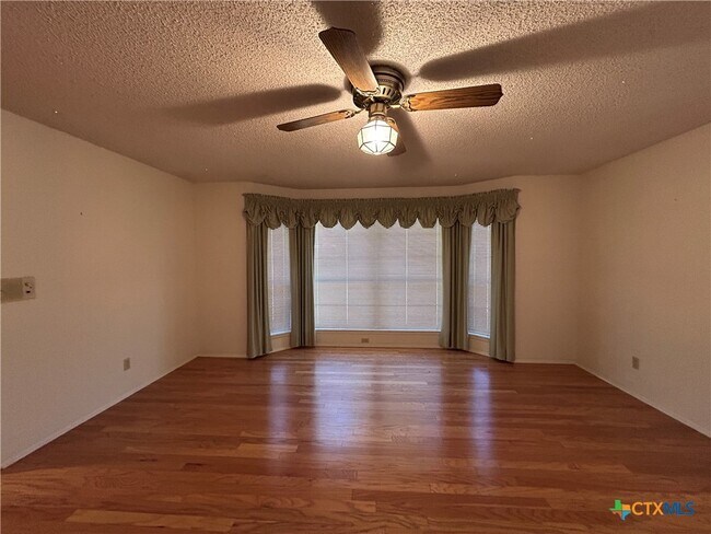 Building Photo - 11 La Mesa Dr