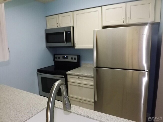 Building Photo - 5023 Ravens Crest Dr
