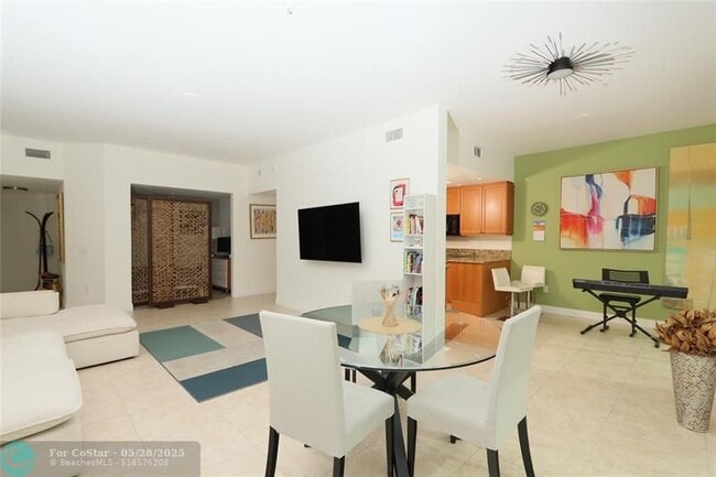 Building Photo - 411 N New River Dr E