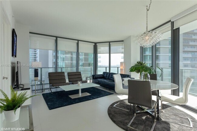 Building Photo - 501 NE 31st St