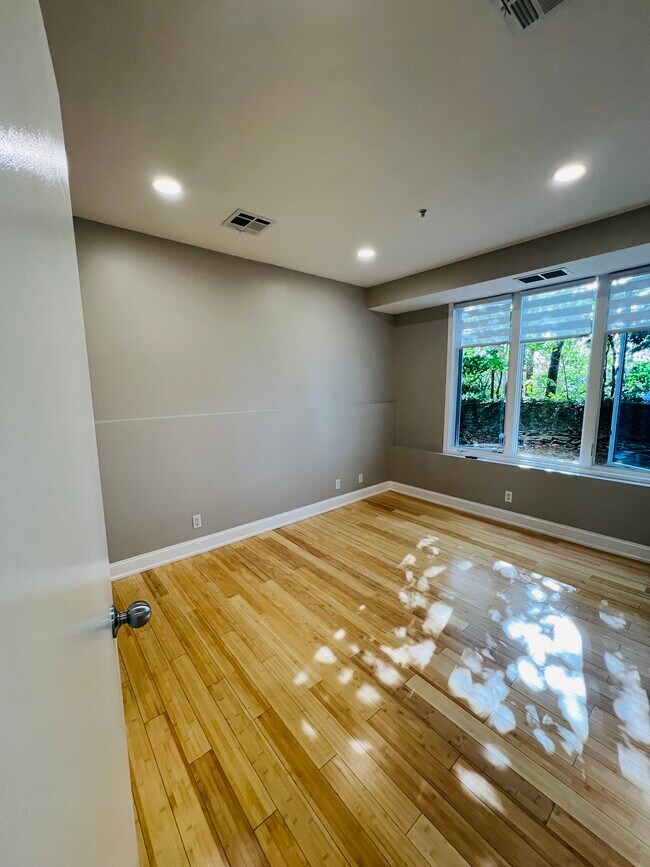 Building Photo - 182 Gay St