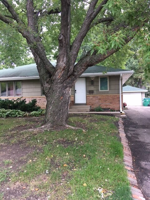 Building Photo - 3507-3509 Aquila Ave S