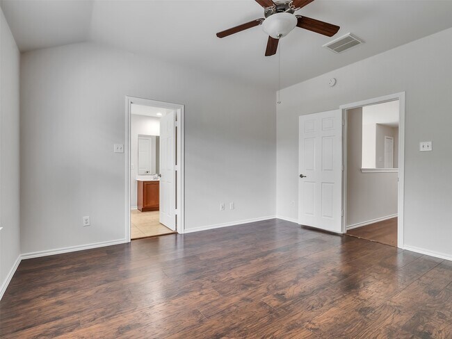 Building Photo - 26 BowerBank Ct