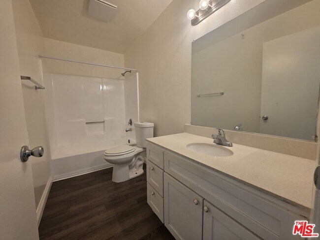 Building Photo - 11716 Oxford Ave