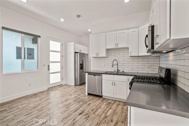 Primary Photo - 7304 Woodley Ave