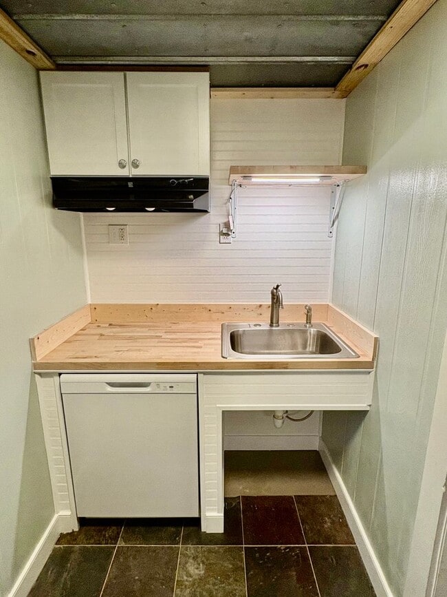 Building Photo - Charming One Bedroom ADU Furnished or Unfu...
