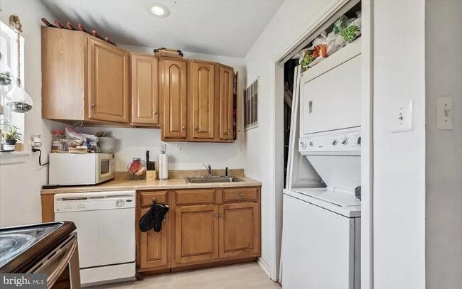 Building Photo - 2606 W Girard Ave