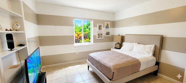 Building Photo - 875 NE 130th St