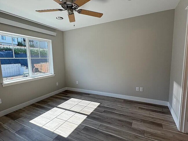 Building Photo - 3621 Sussex Dr