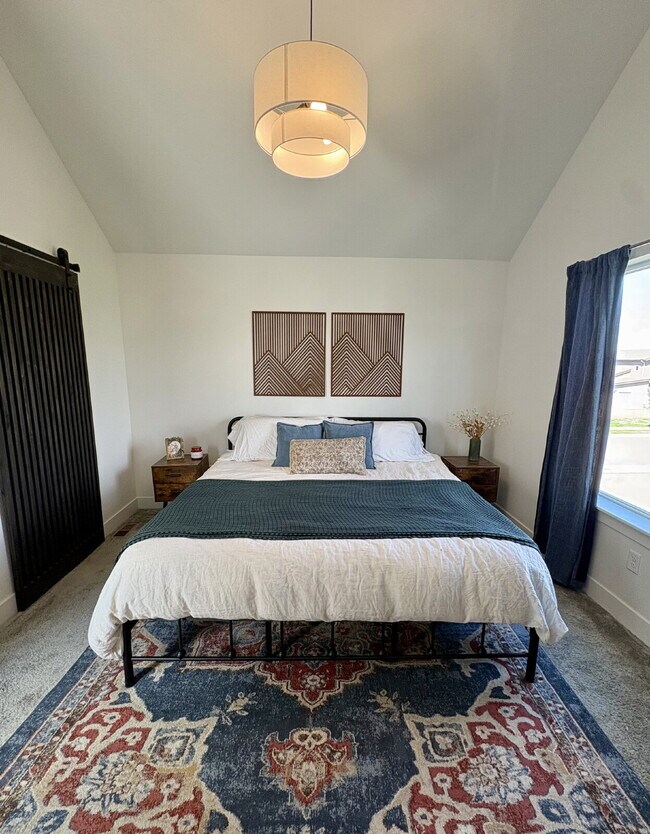 Building Photo - 3bd/2.5ba Paired Home in Trailside w/ side yard