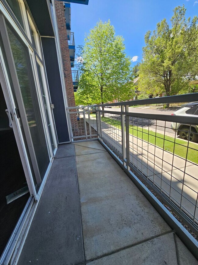 Building Photo - Congress Park High Rise Living! Huge Main Floor 2 Bed 2 Bath