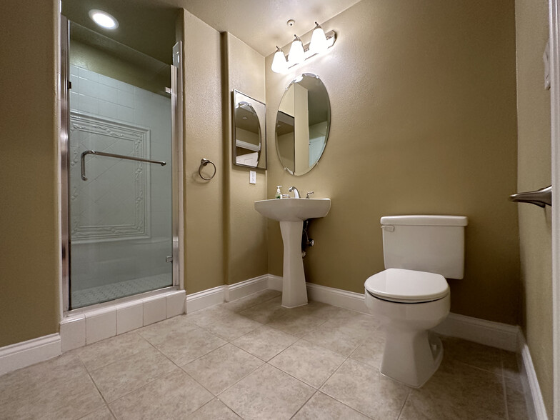 Downstairs bathroom - 12975 Agustin Pl